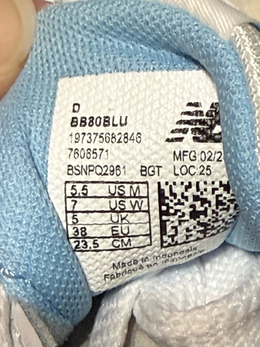 New Balance White Sneakers with Sky Blue Accents - Picture 6 of 7